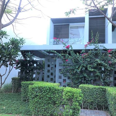 Oceanami Villa Resort: Beachfront Villas with Pool and BBQ in Long Hai Exterior photo