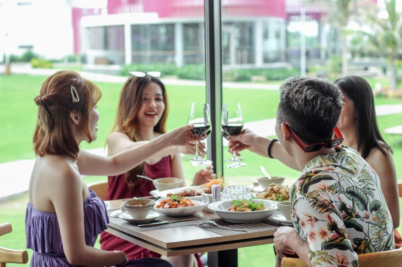 Oceanami Villa Resort: Beachfront Villas with Pool and BBQ in Long Hai Exterior photo