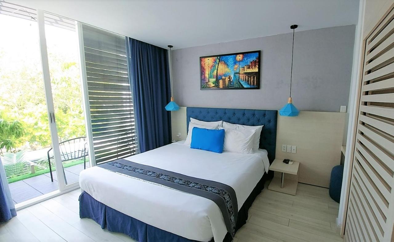 Oceanami Villa Resort: Beachfront Villas with Pool and BBQ in Long Hai Exterior photo