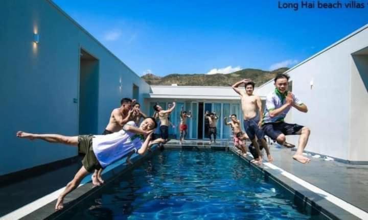 Oceanami Villa Resort: Beachfront Villas with Pool and BBQ in Long Hai Exterior photo
