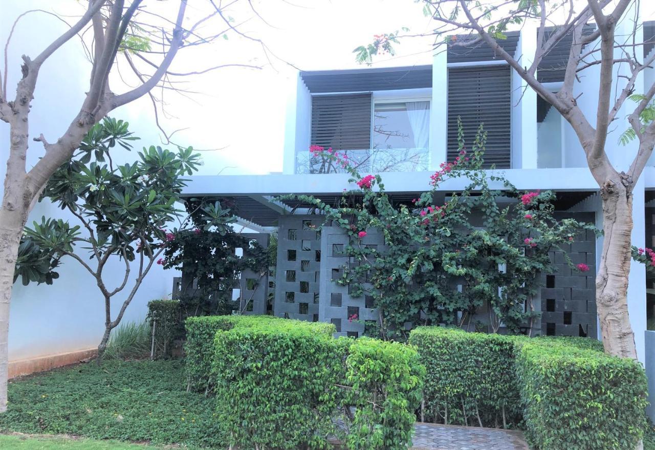 Oceanami Villa Resort: Beachfront Villas with Pool and BBQ in Long Hai Exterior photo